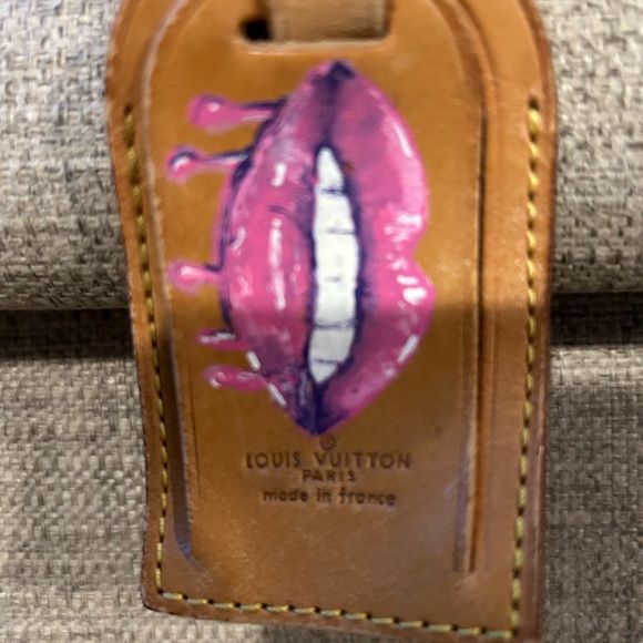 SOLD SOLD SOLD Louis Vuitton Painted Lips Luggage Tag and Poignet- - Picture 6 of 6